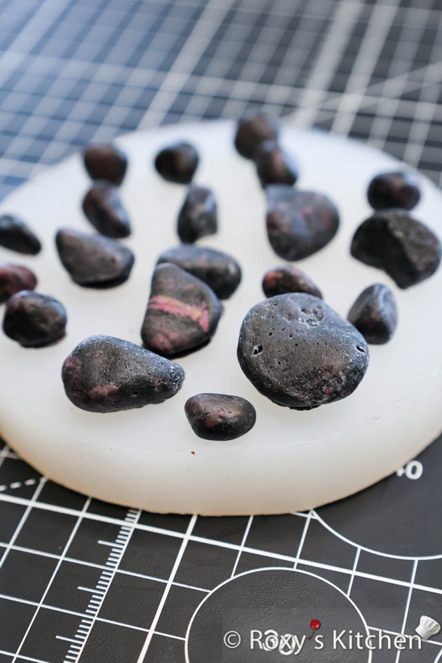 How to Make Realistic-Looking Rocks or Pebbles for Cake Decorating 