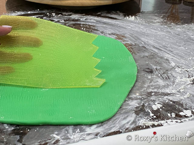 You will need a silicone impression mat if you want to make the nice pattern on the dinosaur’s skin. 