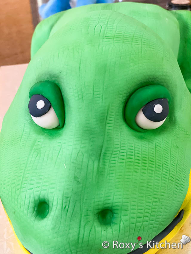 How to Make a Green Dinosaur Cake 
